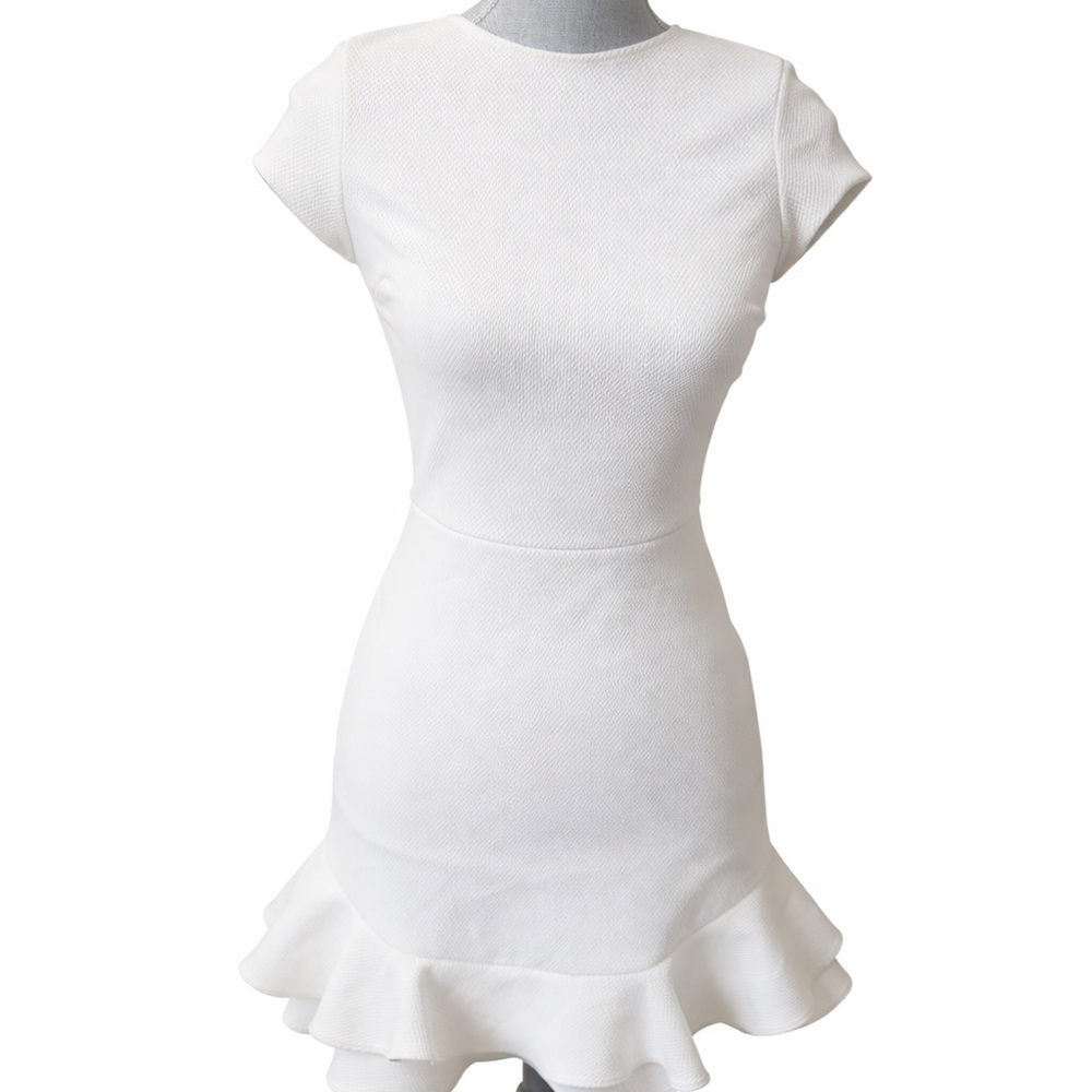AQUA White Textured Bodycon Mini Dress Ruffle Hem Small
